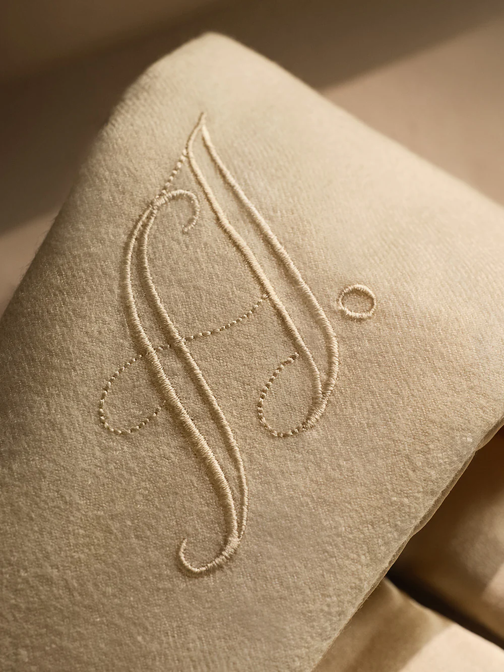 Silk and Cashmere black-out eyemask