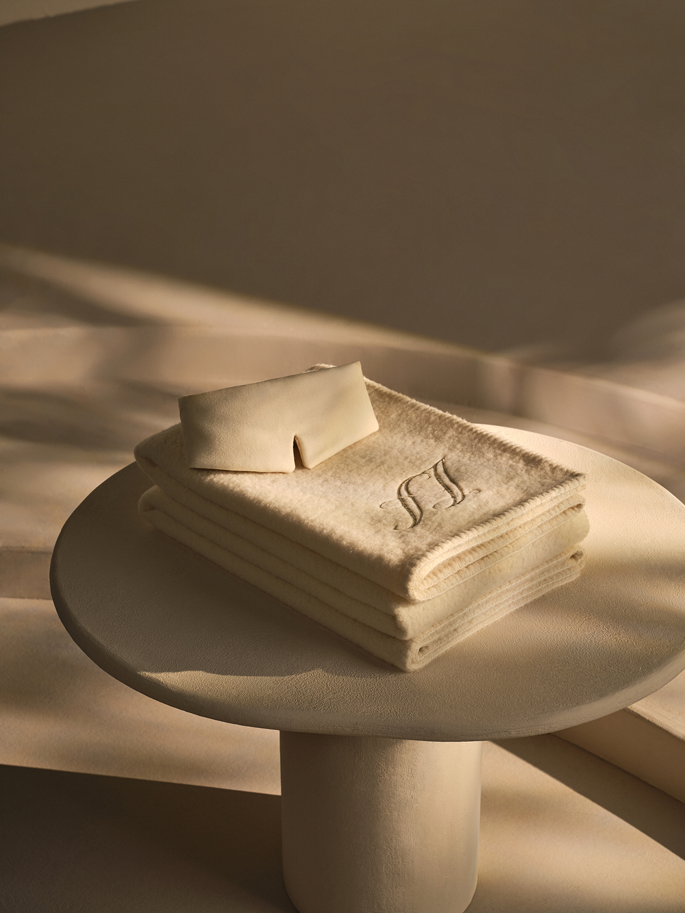 Silk and Cashmere black-out eyemask