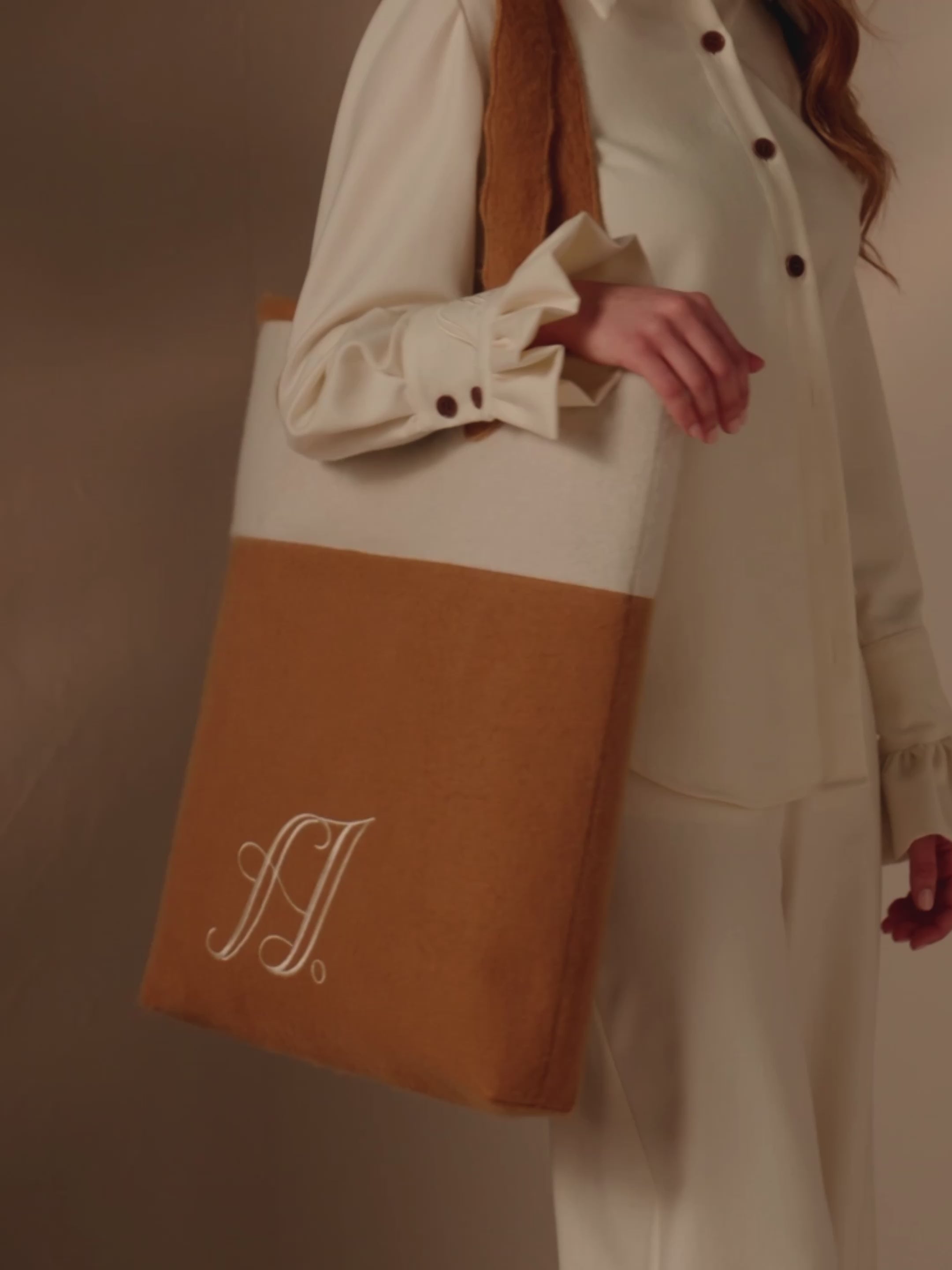 Load video: TOTE BAG