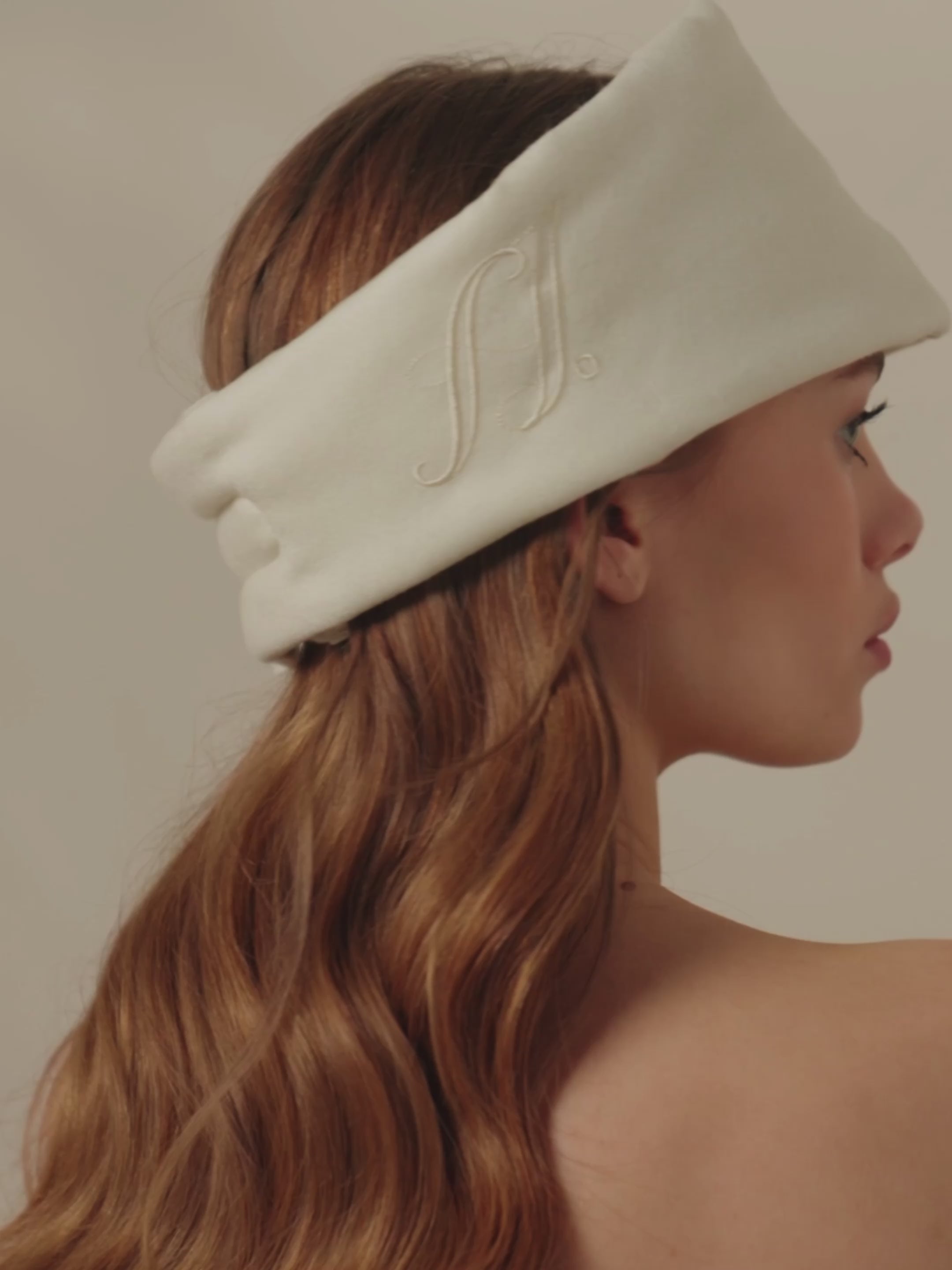 Load video: CASHMERE &amp; SILK EYEMASK